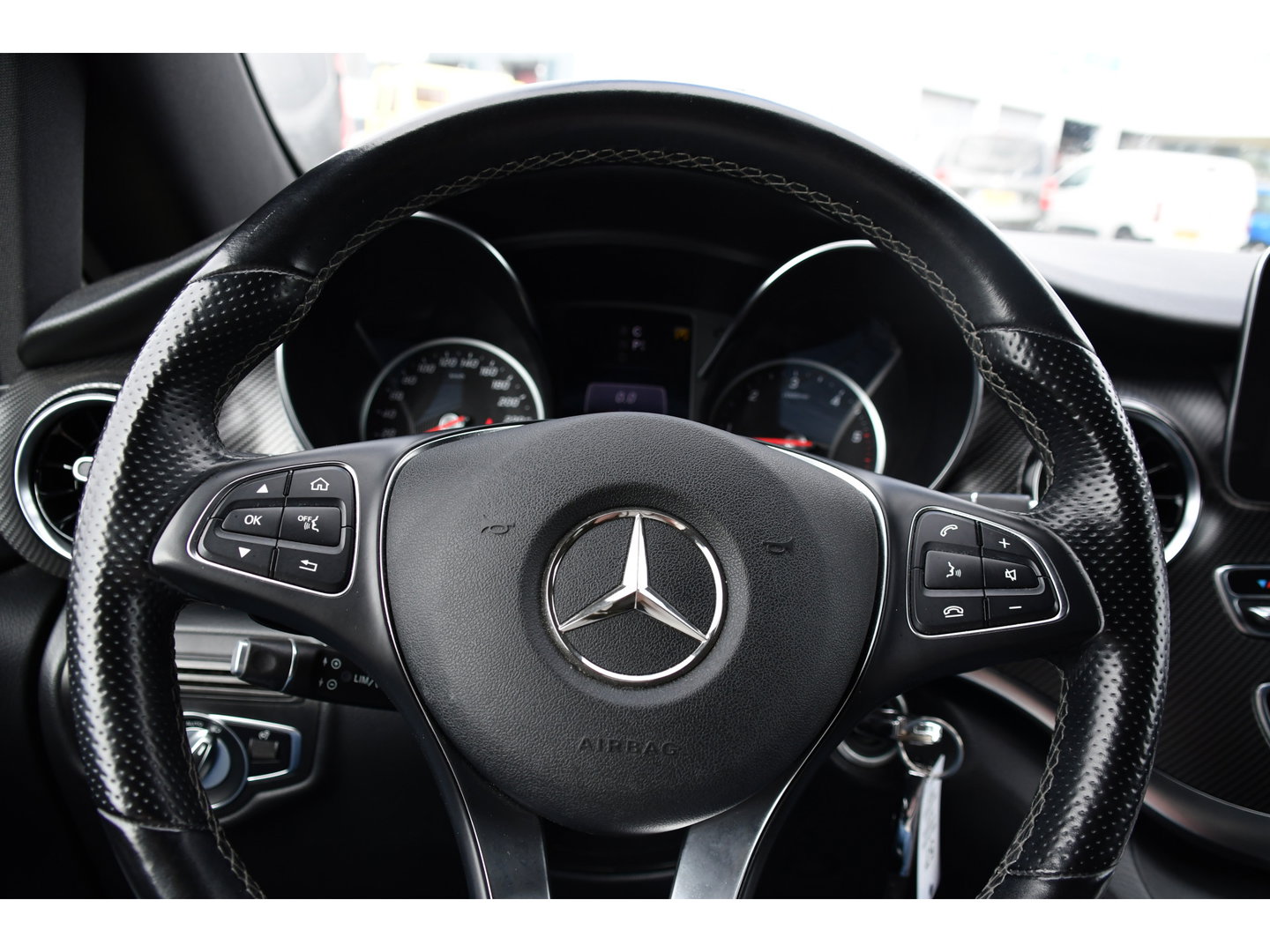 Mercedes-Benz V-Klasse 300d AMG Black Edition Camera, Cruise, Carplay, LED, 2 x Schuifdeur, 237pk, Automaat, Leder, Automaat, Multimedia, Stoelverwarming, Uniek!