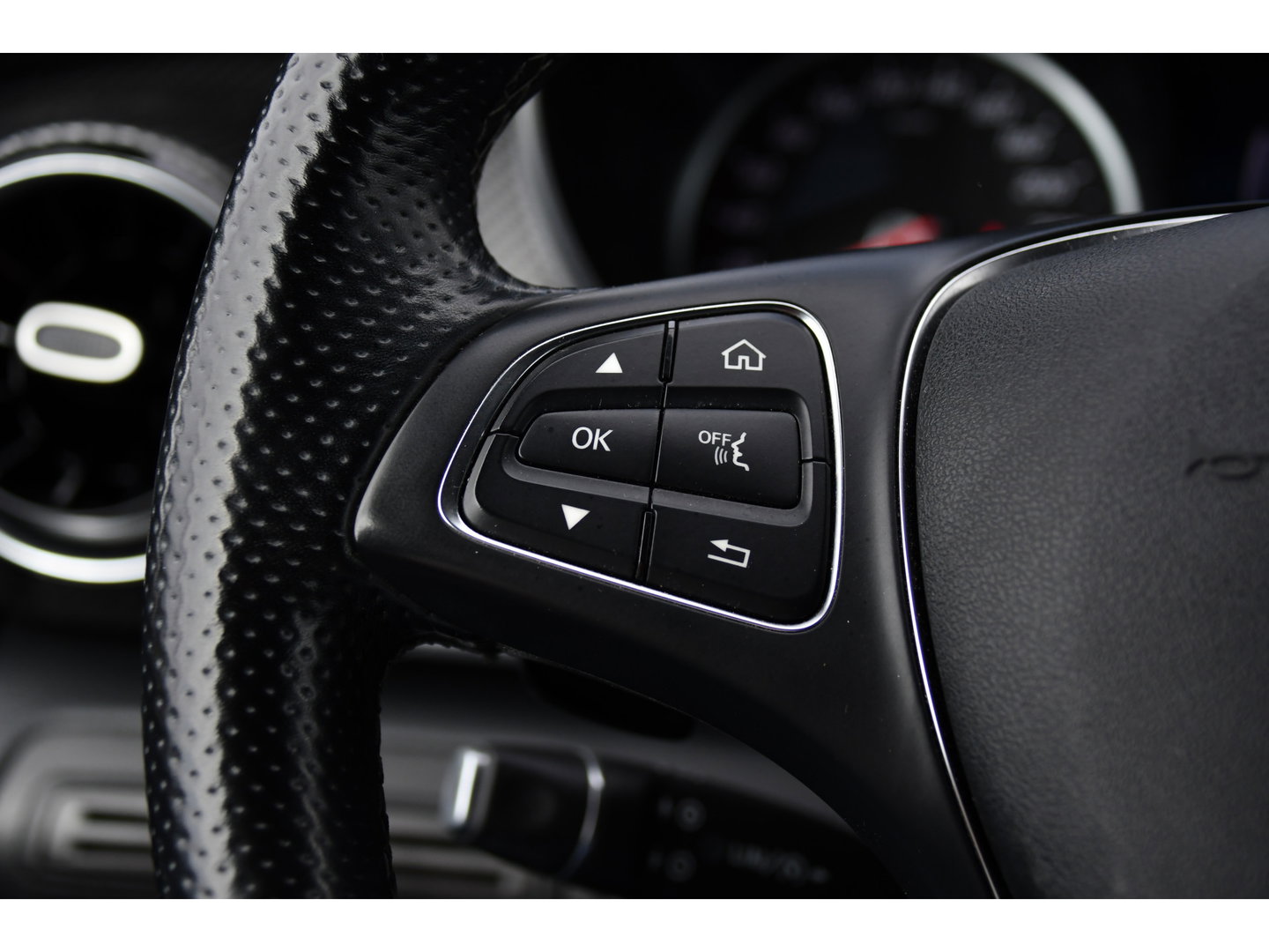 Mercedes-Benz V-Klasse 300d AMG Black Edition Camera, Cruise, Carplay, LED, 2 x Schuifdeur, 237pk, Automaat, Leder, Automaat, Multimedia, Stoelverwarming, Uniek!