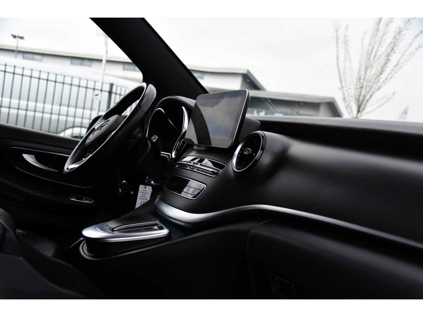 Mercedes-Benz V-Klasse 300d AMG Black Edition Camera, Cruise, Carplay, LED, 2 x Schuifdeur, 237pk, Automaat, Leder, Automaat, Multimedia, Stoelverwarming, Uniek!