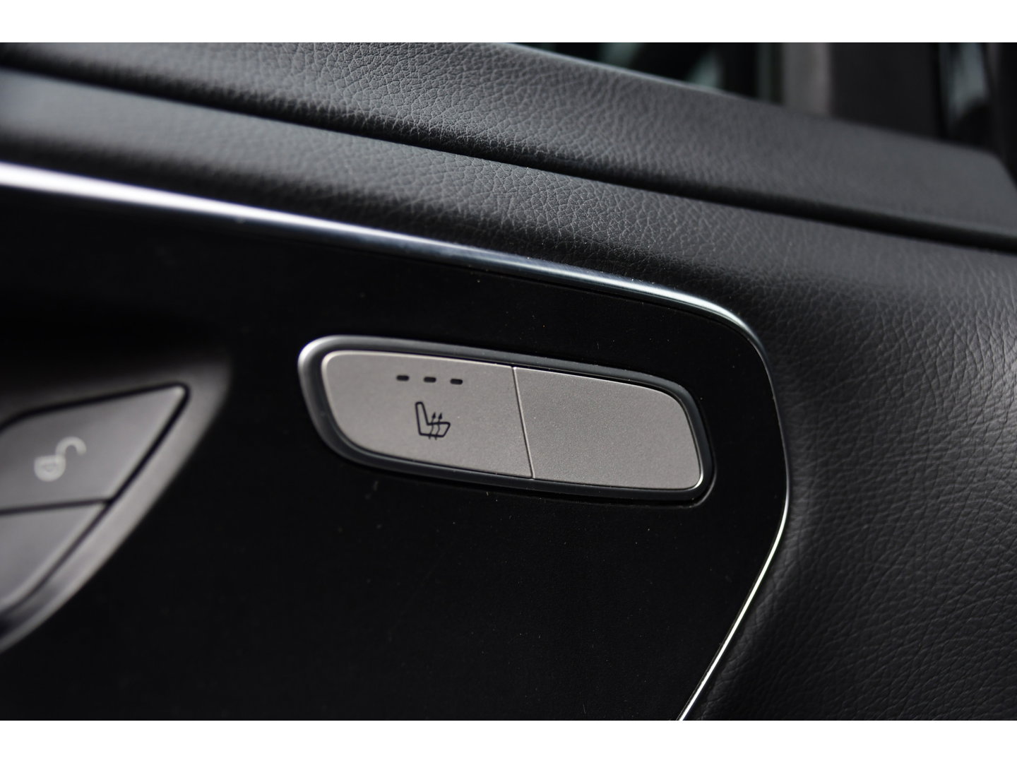 Mercedes-Benz V-Klasse 300d AMG Black Edition Camera, Cruise, Carplay, LED, 2 x Schuifdeur, 237pk, Automaat, Leder, Automaat, Multimedia, Stoelverwarming, Uniek!