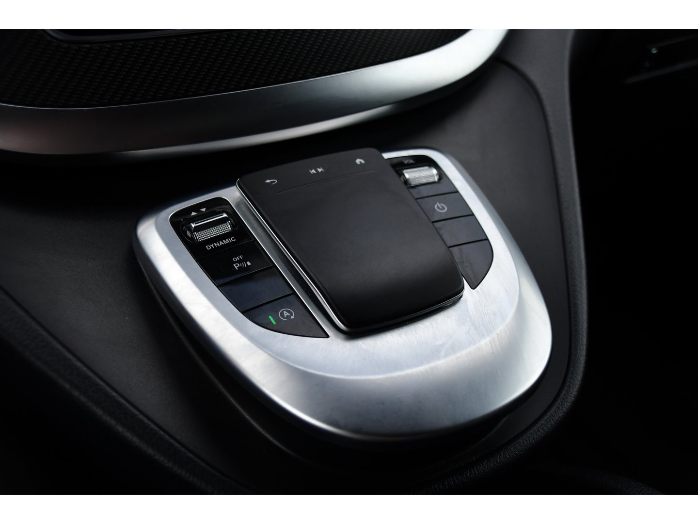 Mercedes-Benz V-Klasse 300d AMG Black Edition Camera, Cruise, Carplay, LED, 2 x Schuifdeur, 237pk, Automaat, Leder, Automaat, Multimedia, Stoelverwarming, Uniek!