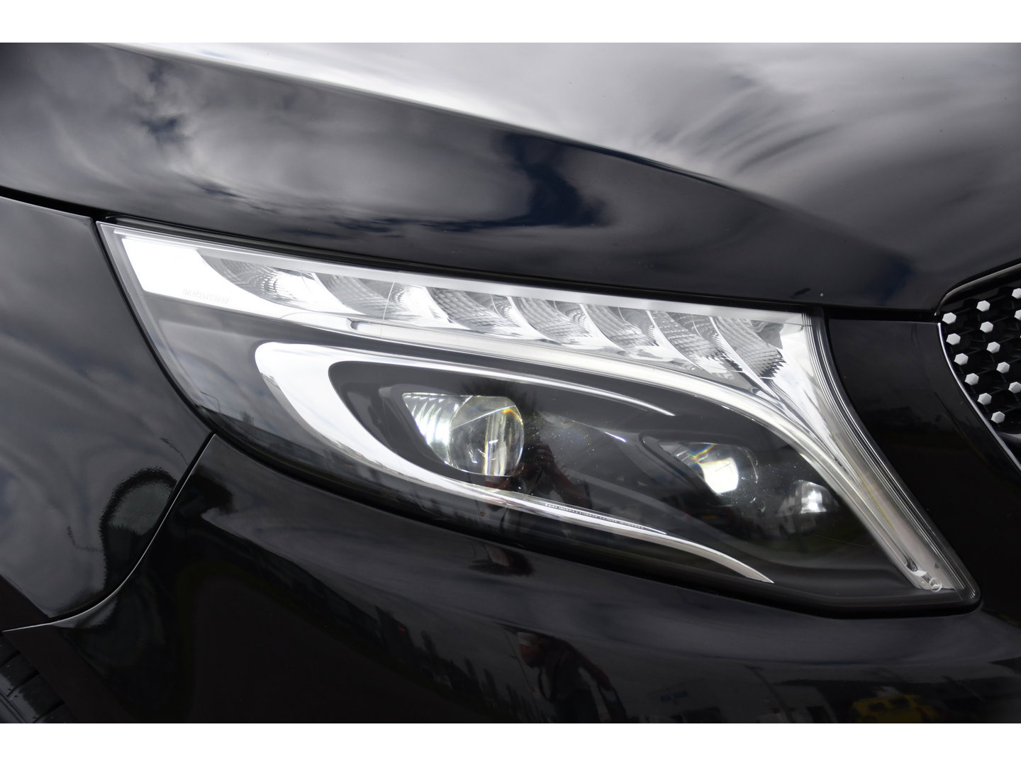 Mercedes-Benz V-Klasse 300d AMG Black Edition Camera, Cruise, Carplay, LED, 2 x Schuifdeur, 237pk, Automaat, Leder, Automaat, Multimedia, Stoelverwarming, Uniek!