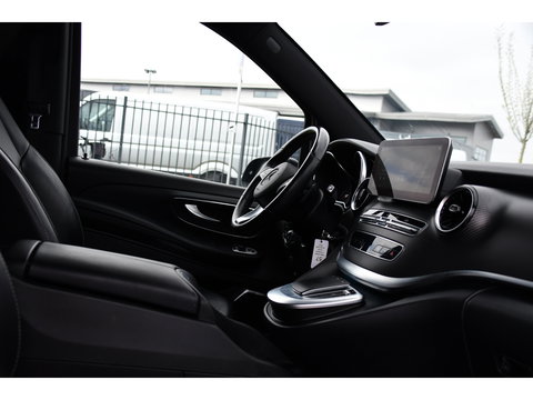 Mercedes-Benz V-Klasse 300d AMG Black Edition Camera, Cruise, Carplay, LED, 2 x Schuifdeur, 237pk, Automaat, Leder, Automaat, Multimedia, Stoelverwarming, Uniek!