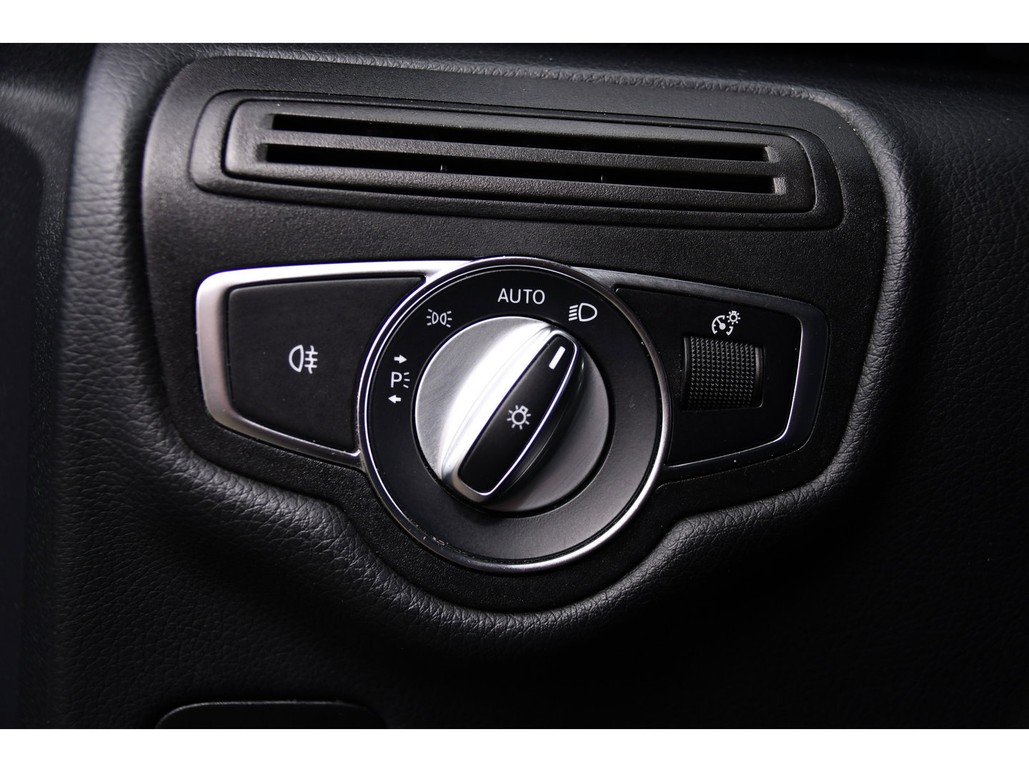 Mercedes-Benz V-Klasse 300d AMG Black Edition Camera, Cruise, Carplay, LED, 2 x Schuifdeur, 237pk, Automaat, Leder, Automaat, Multimedia, Stoelverwarming, Uniek!