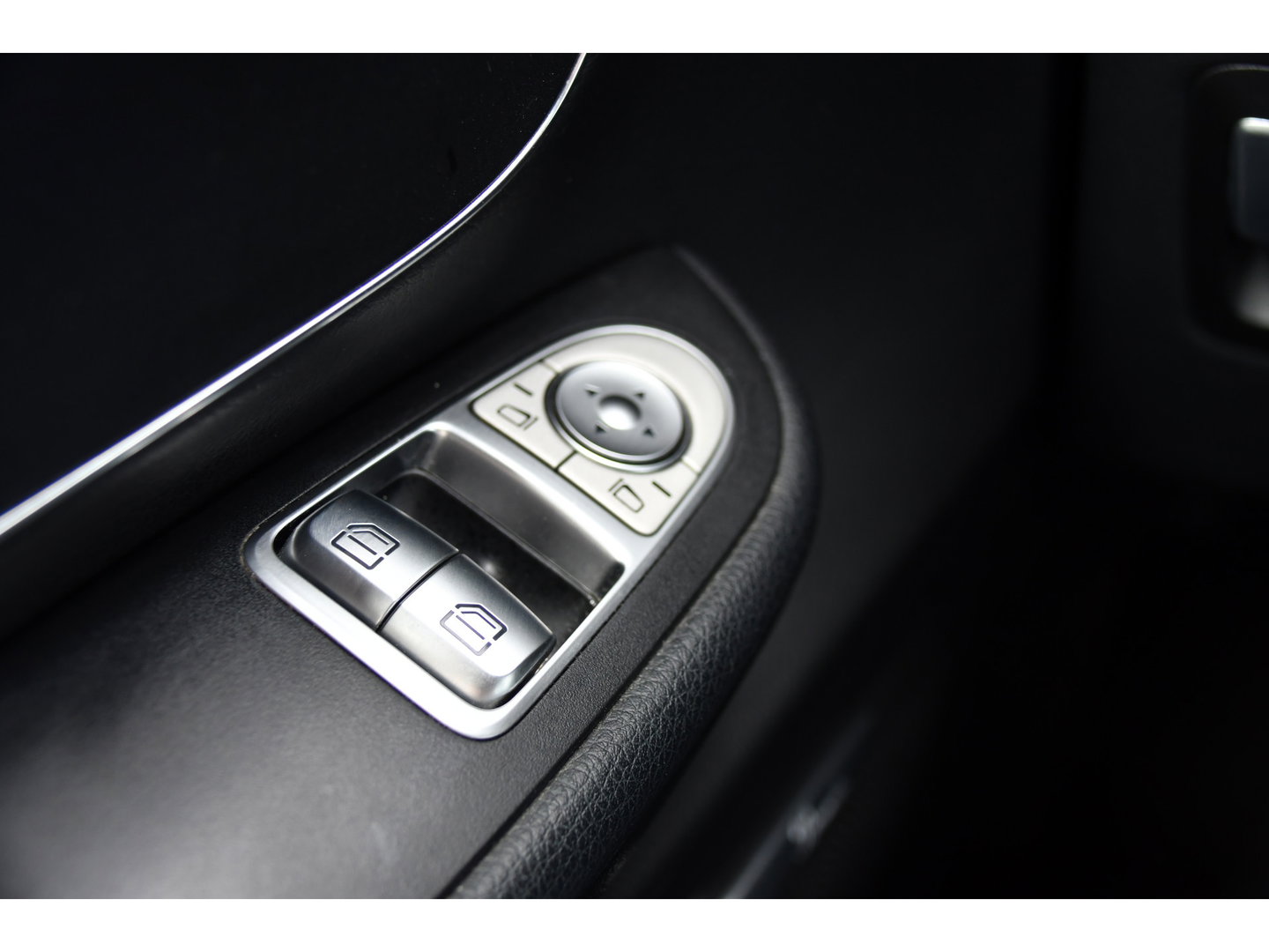 Mercedes-Benz V-Klasse 300d AMG Black Edition Camera, Cruise, Carplay, LED, 2 x Schuifdeur, 237pk, Automaat, Leder, Automaat, Multimedia, Stoelverwarming, Uniek!