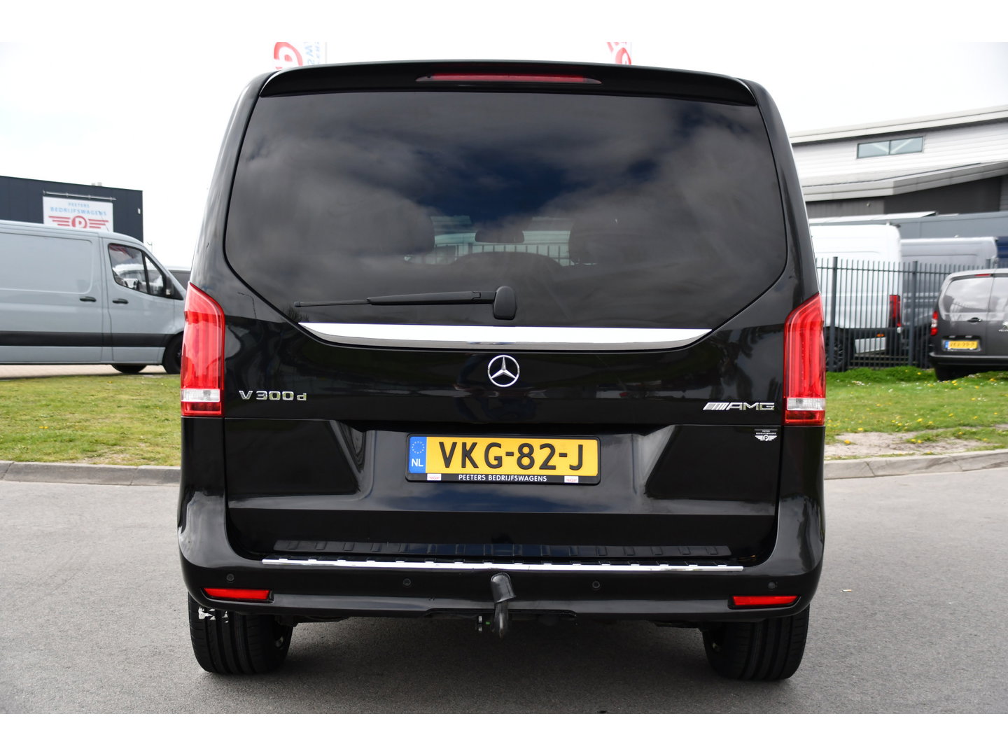 Mercedes-Benz V-Klasse 300d AMG Black Edition Camera, Cruise, Carplay, LED, 2 x Schuifdeur, 237pk, Automaat, Leder, Automaat, Multimedia, Stoelverwarming, Uniek!