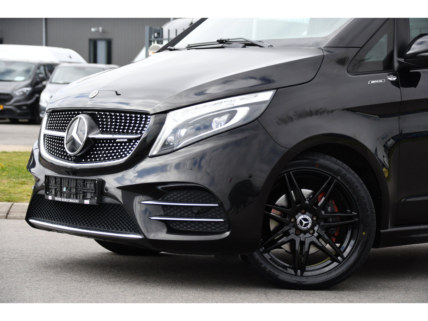 Mercedes-Benz V-Klasse 300d AMG Black Edition Camera, Cruise, Carplay, LED, 2 x Schuifdeur, 237pk, Automaat, Leder, Automaat, Multimedia, Stoelverwarming, Uniek!