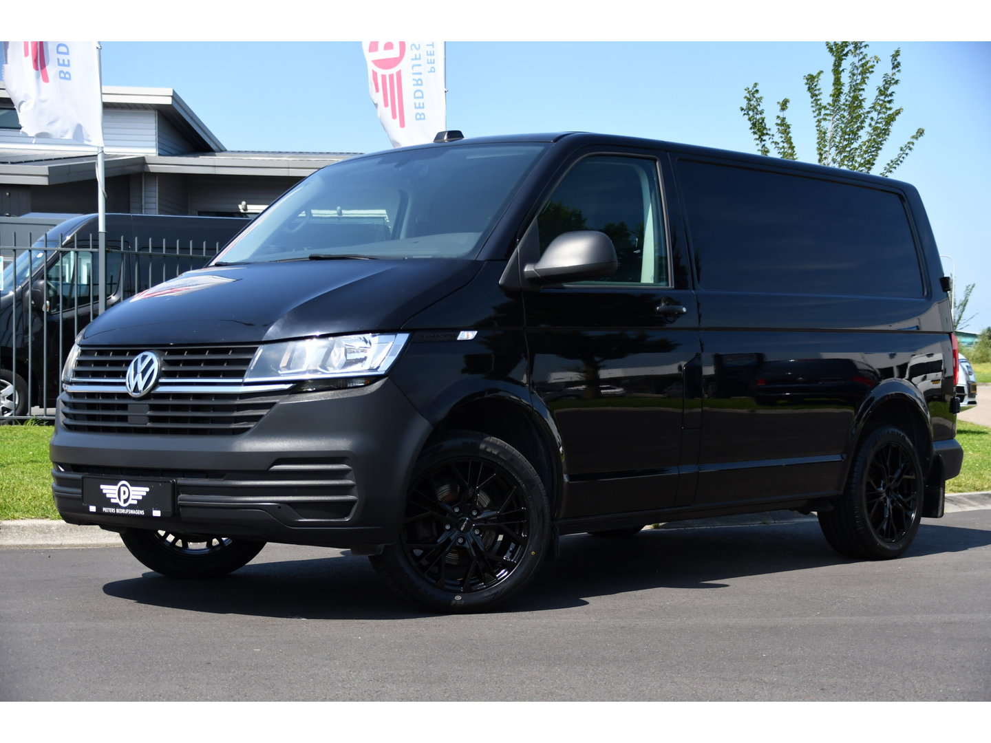 Volkswagen Transporter 2.0 TDI L1H1 30 Black Edition Cruise, Carplay, 150PK, Automaat, Standkachel, Stoelverwarming, Sensoren, Trekhaak