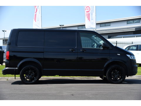 Volkswagen Transporter 2.0 TDI L1H1 30 Black Edition Cruise, Carplay, 150PK, Automaat, Standkachel, Stoelverwarming, Sensoren, Trekhaak