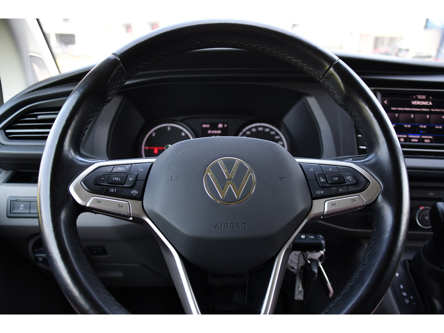 Volkswagen Transporter 2.0 TDI L1H1 30 Black Edition Cruise, Carplay, 150PK, Automaat, Standkachel, Stoelverwarming, Sensoren, Trekhaak