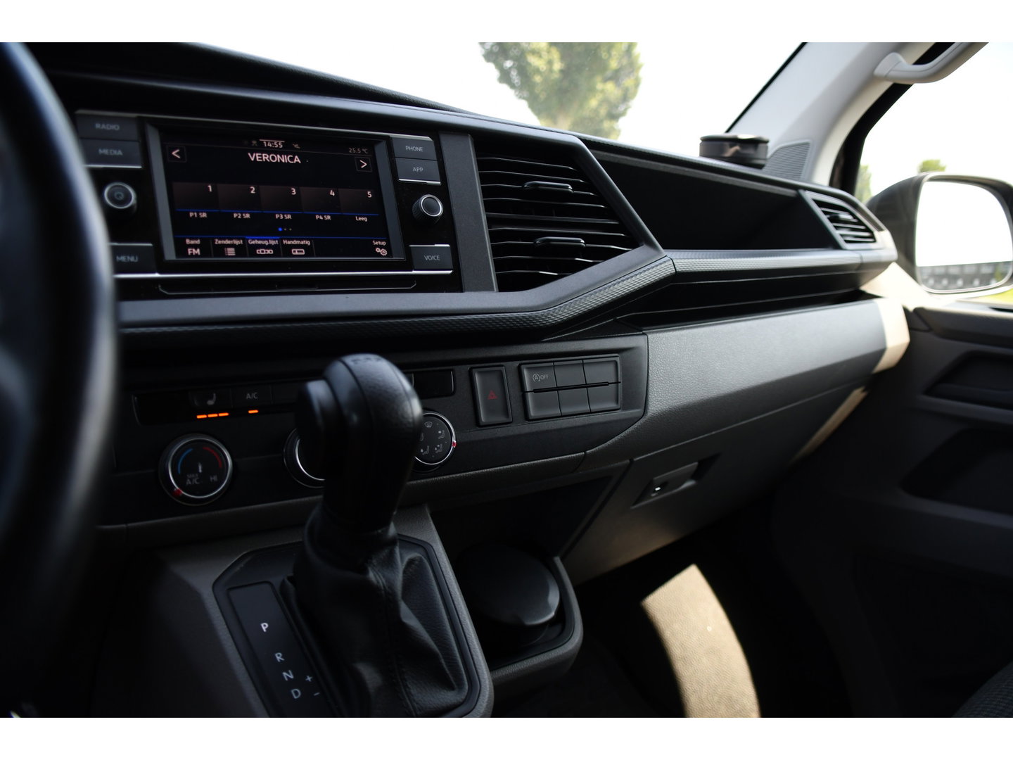 Volkswagen Transporter 2.0 TDI L1H1 30 Black Edition Cruise, Carplay, 150PK, Automaat, Standkachel, Stoelverwarming, Sensoren, Trekhaak