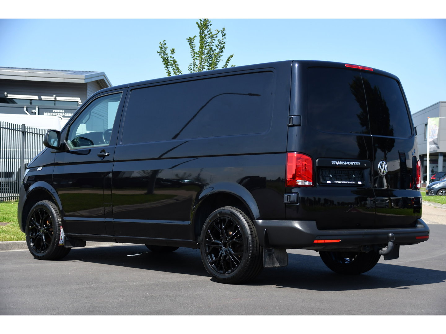 Volkswagen Transporter 2.0 TDI L1H1 30 Black Edition Cruise, Carplay, 150PK, Automaat, Standkachel, Stoelverwarming, Sensoren, Trekhaak