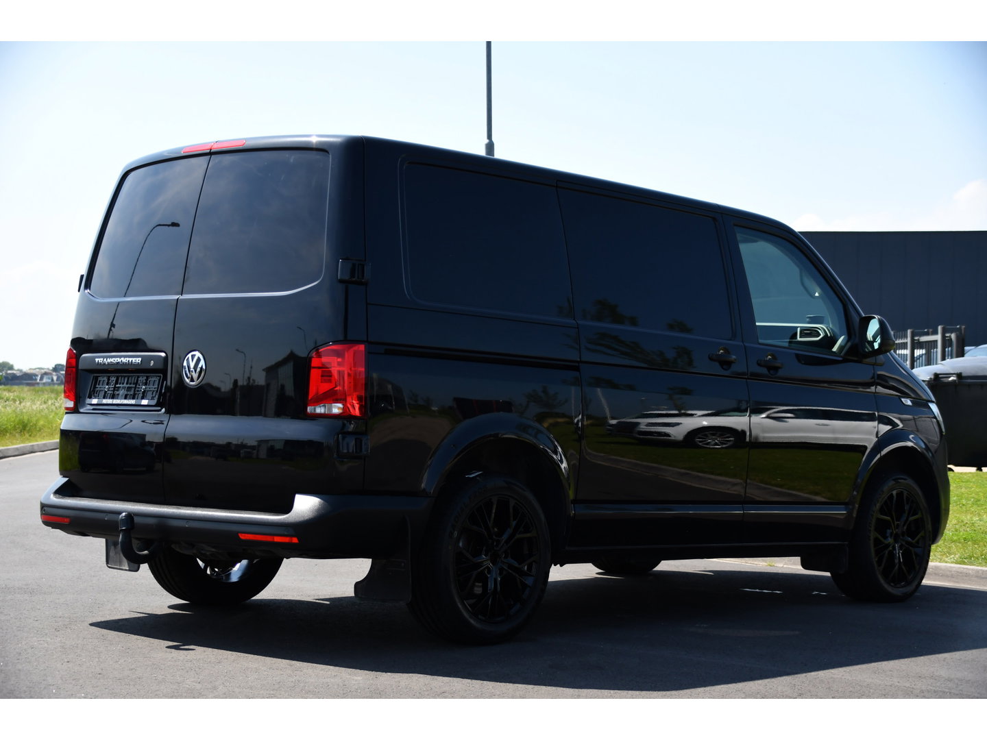 Volkswagen Transporter 2.0 TDI L1H1 30 Black Edition Cruise, Carplay, 150PK, Automaat, Standkachel, Stoelverwarming, Sensoren, Trekhaak