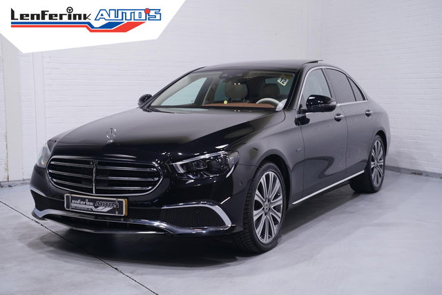 Mercedes-Benz E-Klasse - 300 e AMG Line AMG-line 360 camera matrix-koplampen keyless entry/go drivers-assist 19"-inch lmv ACC two-tone designo-leder panodak burmester surround system luchtvering matrix-koplampen electrische stoelen voor met memo