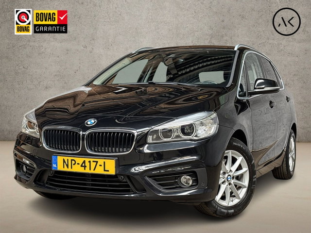 BMW 2 Serie - Active Tourer 218i High Executive Automaat (GROOT NAVI, HEAD-UP DISPLAY, CLIMATE, LEDER, STOELVERWARMING, CAMERA, SPORTSTOELEN, GETINT GLAS, CRUISE, NIEUWE APK, NIEUWSTAAT)