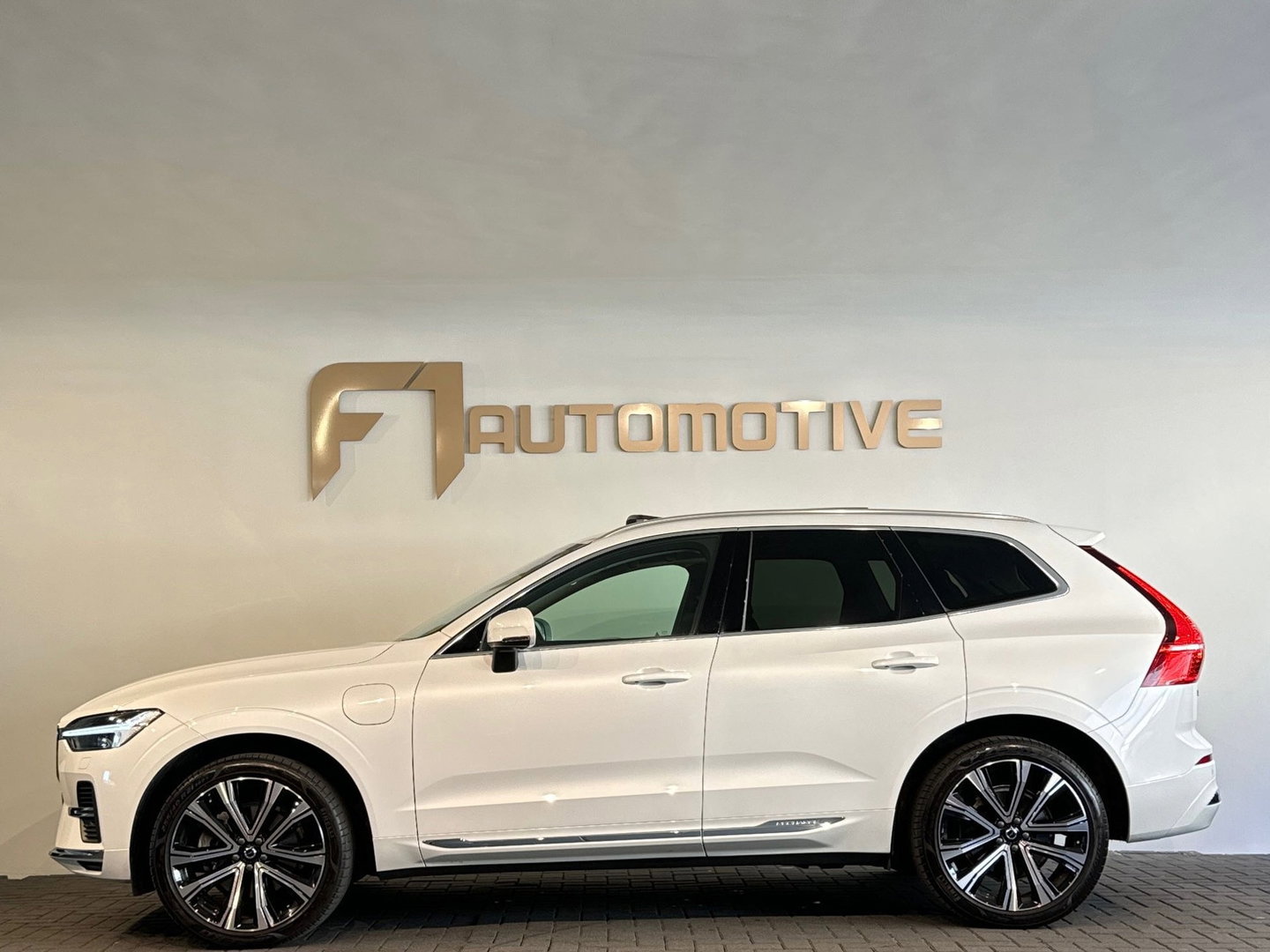 Volvo XC60 2.0 T8 Plug-in hybrid AWD Plus Bright Pano|Memory