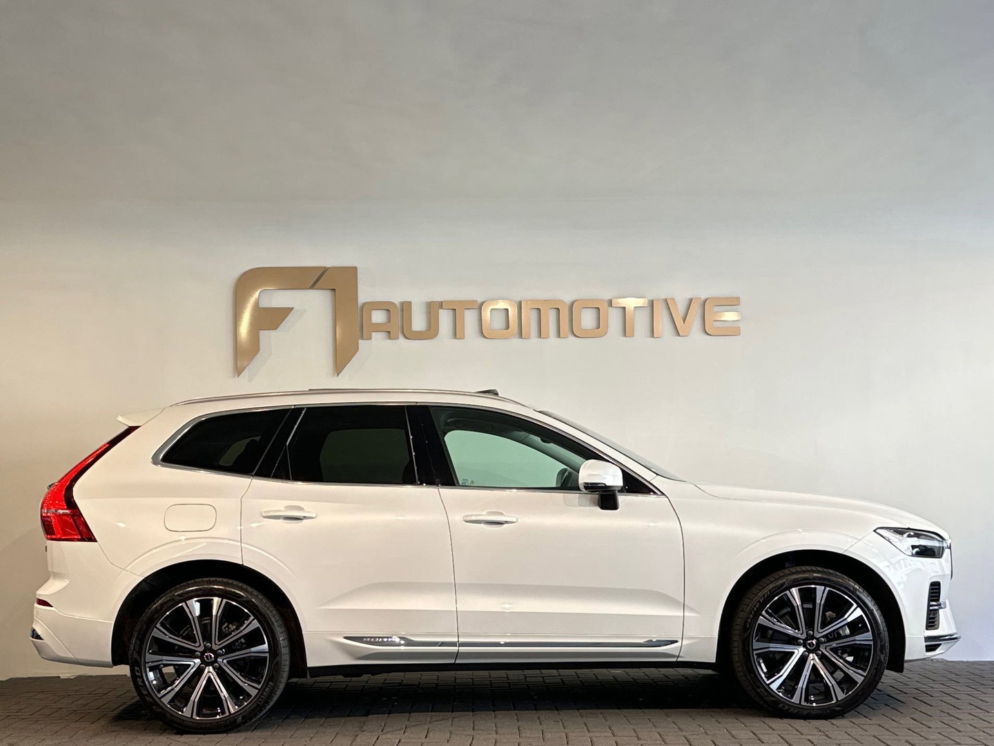 Volvo XC60 2.0 T8 Plug-in hybrid AWD Plus Bright Pano|Memory