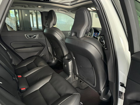 Volvo XC60 2.0 T8 Plug-in hybrid AWD Plus Bright Pano|Memory