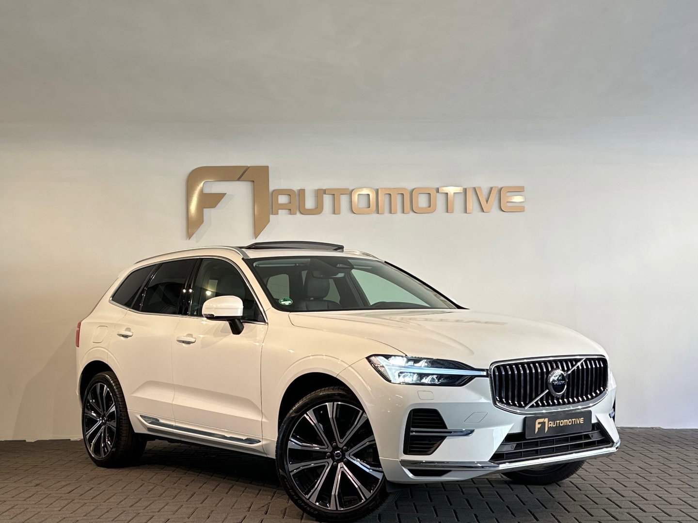 Volvo XC60 2.0 T8 Plug-in hybrid AWD Plus Bright Pano|Memory