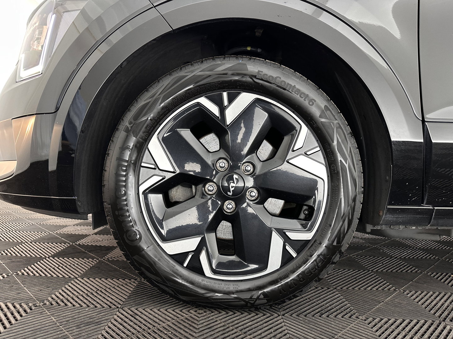 Kia Niro EV DynamicLine 64.8 kWh [ 3-Fase-11kW] {SOH-100%} (INCL-BTW) *LEATHER-FABRIC | ADAPTIVE-CRUISE | DIGI-COCKPIT | KEYLESS | CAMERA | DAB | COMFORT-SEATS | SHIFTPADDLES | ECC | PRIVACY-GLASS | PDC | 17''ALU*