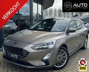 Ford Focus - Wagon 1.0 EcoBoost Titanium Business 125PK | BOMVOL | ZEER NETTE STAAT | Elektrisch Glazen Panorama-dak | Achteruitrijcamera | Led Koplampen | Carplay | Keyless Entry | Parkeersensoren Voor en Achter | B&O Audio | Head Up | Stoel Stuur Voorruitverwarming 