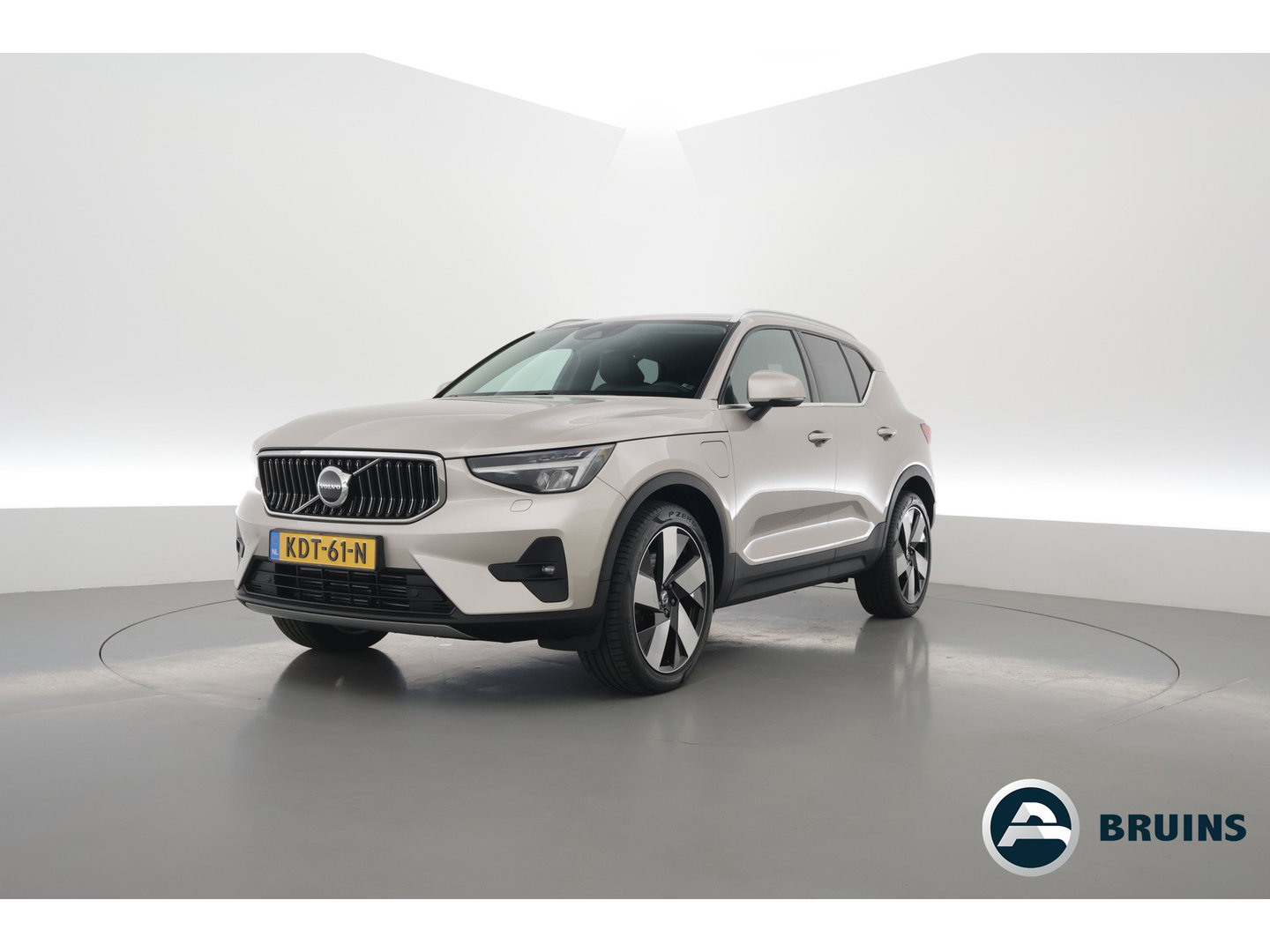 Volvo XC40 1.5 T5 Plug-in hybrid Plus Bright | Leer | ACC | Blis | 20' | H&K Audio | Memory stoelen | Achteruitrijcamera |