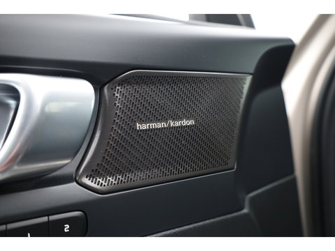 Volvo XC40 1.5 T5 Plug-in hybrid Plus Bright | Leer | ACC | Blis | 20' | H&K Audio | Memory stoelen | Achteruitrijcamera |
