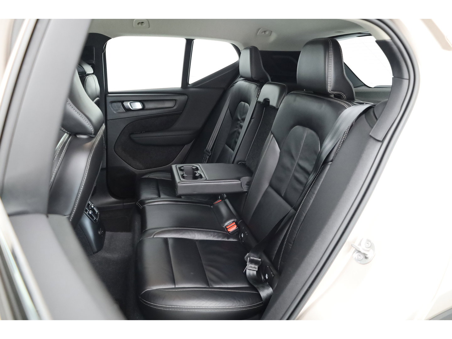 Volvo XC40 1.5 T5 Plug-in hybrid Plus Bright | Leer | ACC | Blis | 20' | H&K Audio | Memory stoelen | Achteruitrijcamera |