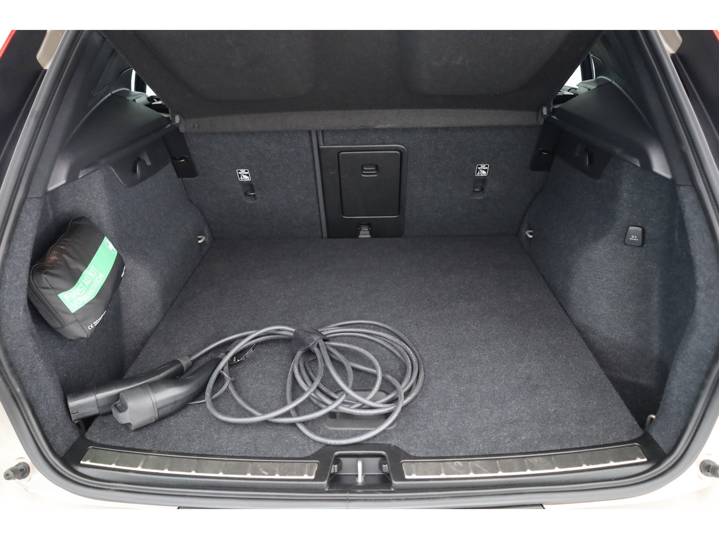 Volvo XC40 1.5 T5 Plug-in hybrid Plus Bright | Leer | ACC | Blis | 20' | H&K Audio | Memory stoelen | Achteruitrijcamera |