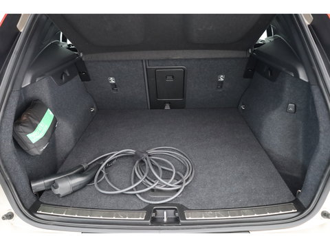 Volvo XC40 1.5 T5 Plug-in hybrid Plus Bright | Leer | ACC | Blis | 20' | H&K Audio | Memory stoelen | Achteruitrijcamera |