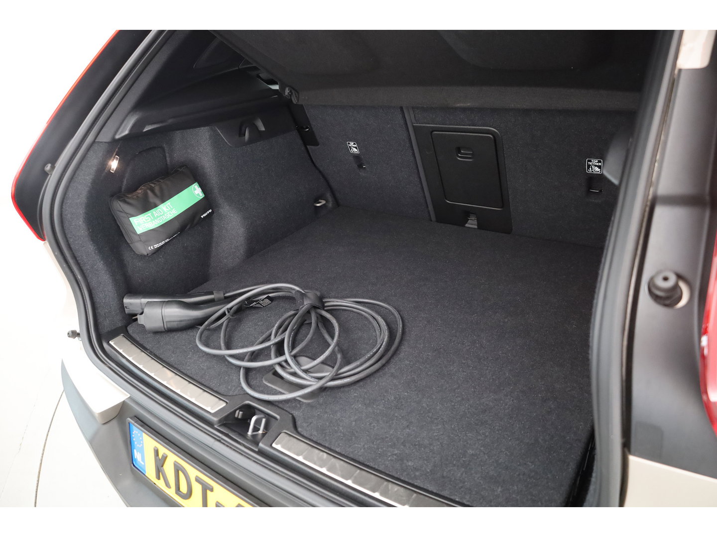 Volvo XC40 1.5 T5 Plug-in hybrid Plus Bright | Leer | ACC | Blis | 20' | H&K Audio | Memory stoelen | Achteruitrijcamera |