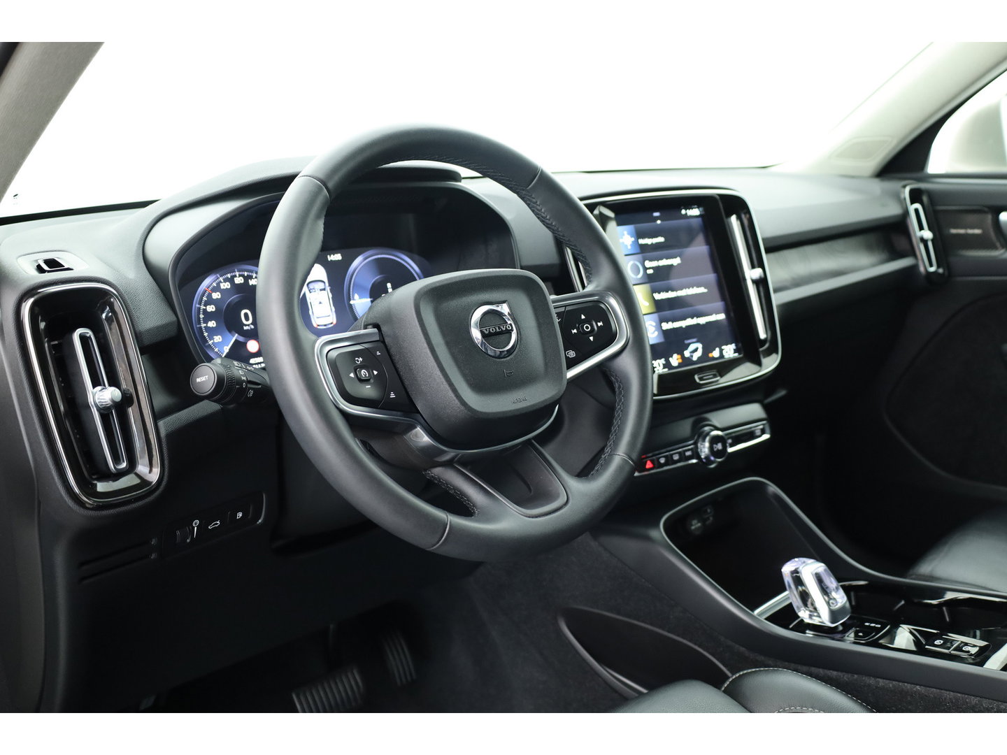 Volvo XC40 1.5 T5 Plug-in hybrid Plus Bright | Leer | ACC | Blis | 20' | H&K Audio | Memory stoelen | Achteruitrijcamera |