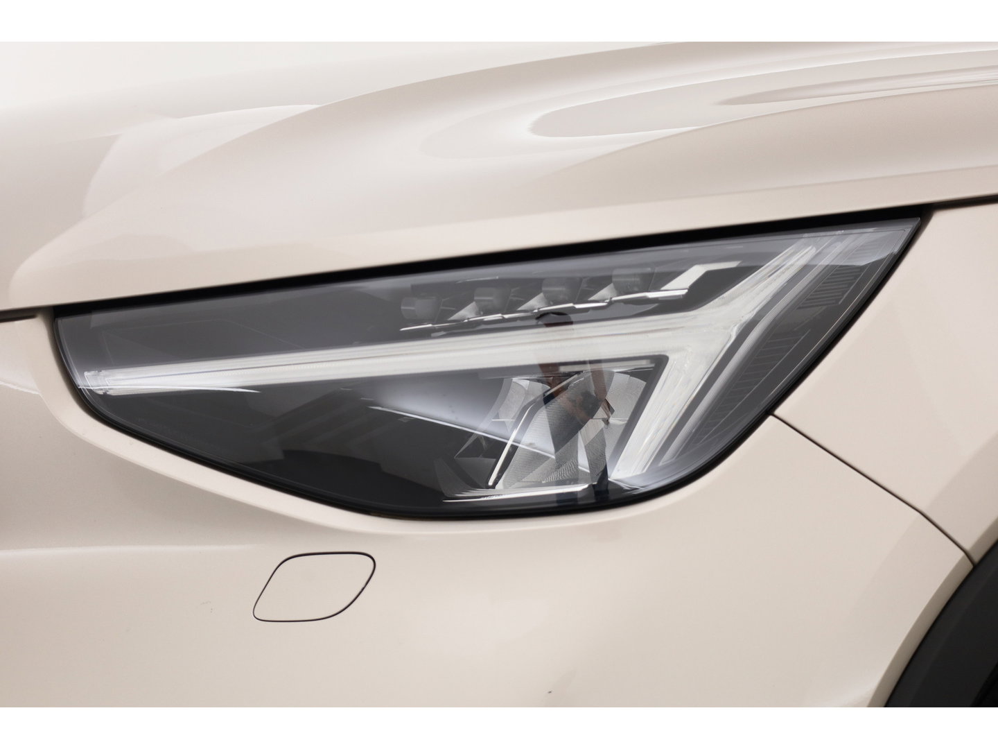 Volvo XC40 1.5 T5 Plug-in hybrid Plus Bright | Leer | ACC | Blis | 20' | H&K Audio | Memory stoelen | Achteruitrijcamera |