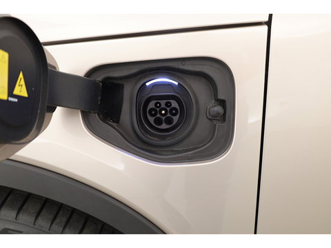 Volvo XC40 1.5 T5 Plug-in hybrid Plus Bright | Leer | ACC | Blis | 20' | H&K Audio | Memory stoelen | Achteruitrijcamera |