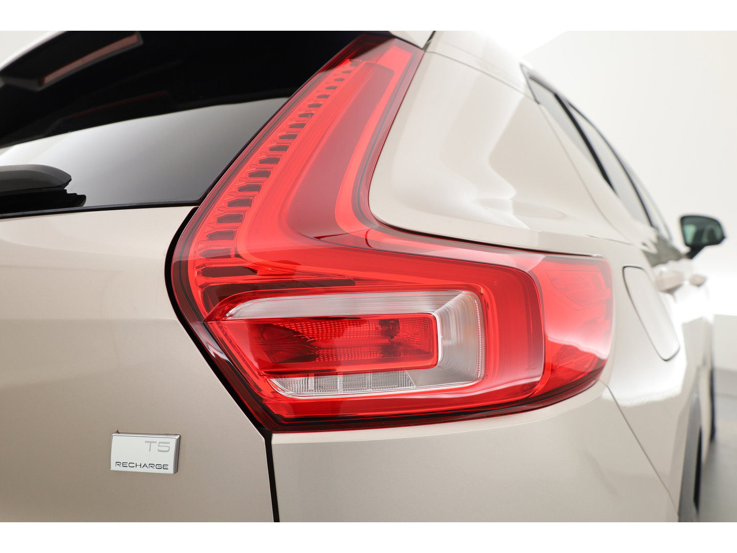 Volvo XC40 1.5 T5 Plug-in hybrid Plus Bright | Leer | ACC | Blis | 20' | H&K Audio | Memory stoelen | Achteruitrijcamera |