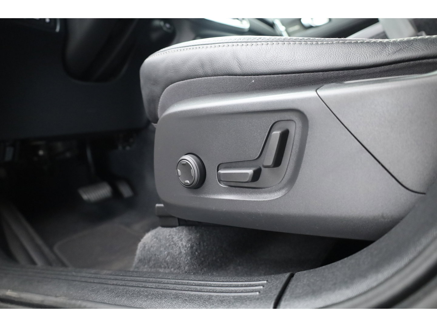 Volvo XC40 1.5 T5 Plug-in hybrid Plus Bright | Leer | ACC | Blis | 20' | H&K Audio | Memory stoelen | Achteruitrijcamera |