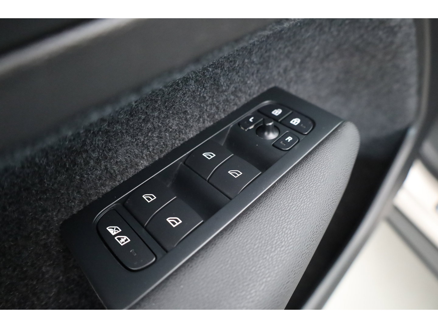 Volvo XC40 1.5 T5 Plug-in hybrid Plus Bright | Leer | ACC | Blis | 20' | H&K Audio | Memory stoelen | Achteruitrijcamera |