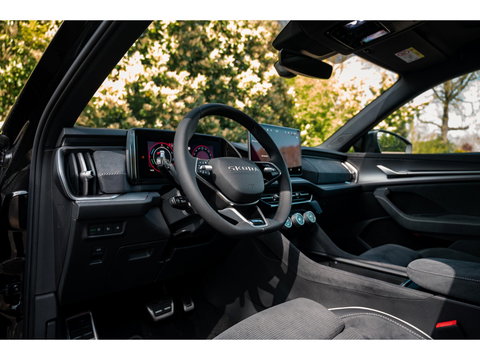 Škoda Kodiaq 1.5 TSI PHEV Sportline | PANO | TREKHAAK | 20" | DYNAMIC CHASSIS