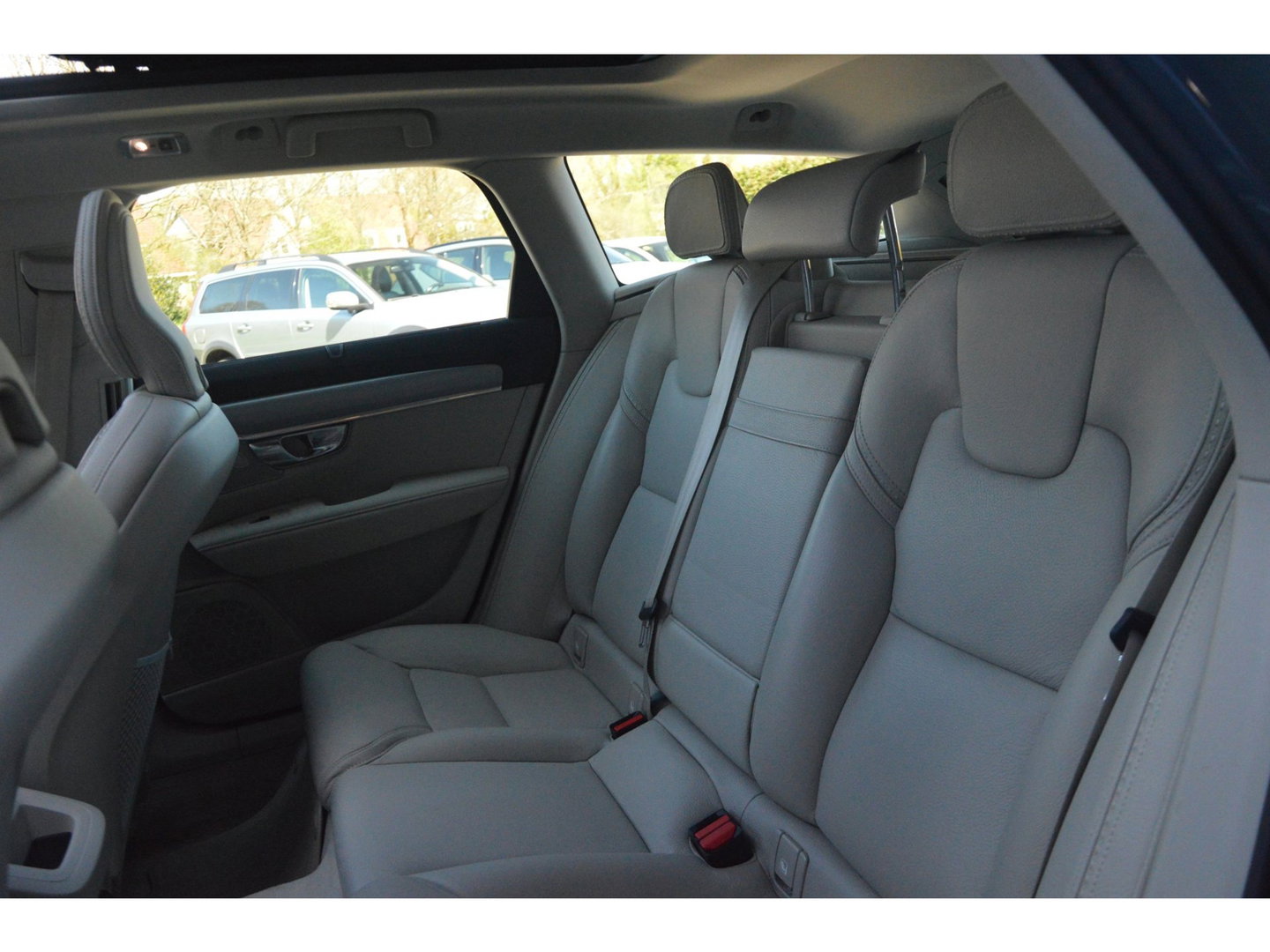 Volvo V90 Cross Country T5 AWD | Panoramadak | Trekhaak | Head-Up Display | Apple CarPlay | Stoelverwarming | Memory |