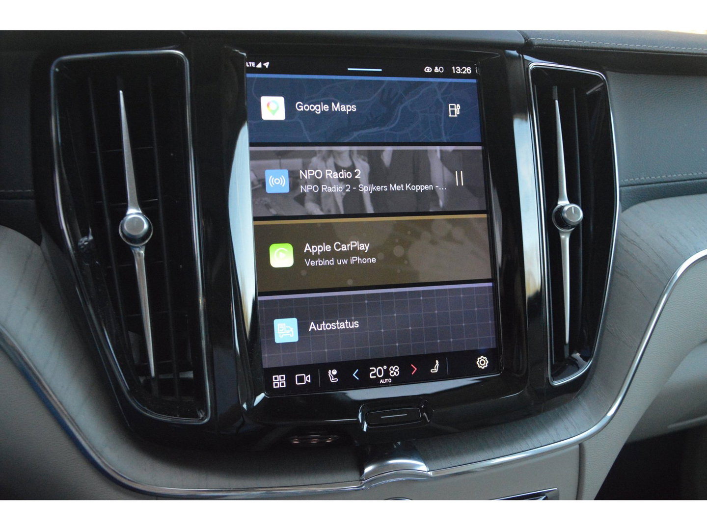 Volvo XC60 T6 Hybride AWD Ultimate Bright LONG RANGE | Luchtvering | Massage | Head-Up Display | Stoelventilatie | Panoramadak |