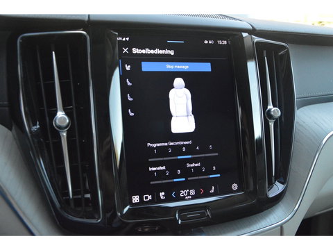 Volvo XC60 T6 Hybride AWD Ultimate Bright LONG RANGE | Luchtvering | Massage | Head-Up Display | Stoelventilatie | Panoramadak |