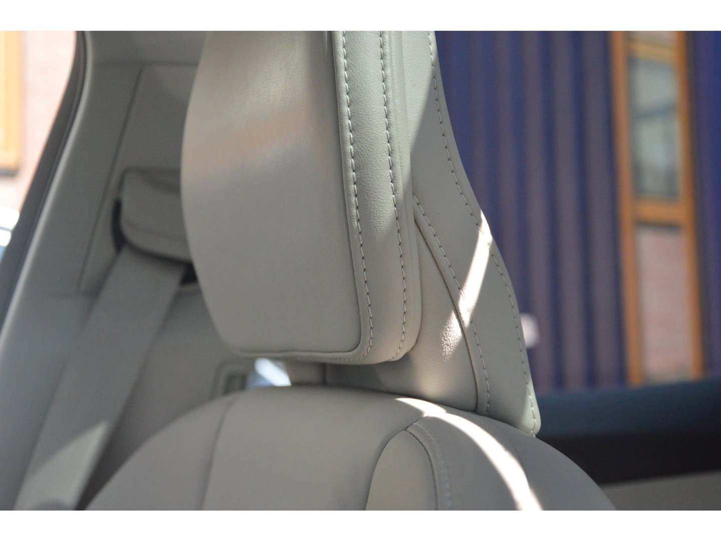 Volvo XC60 T6 Hybride AWD Ultimate Bright LONG RANGE | Luchtvering | Massage | Head-Up Display | Stoelventilatie | Panoramadak |