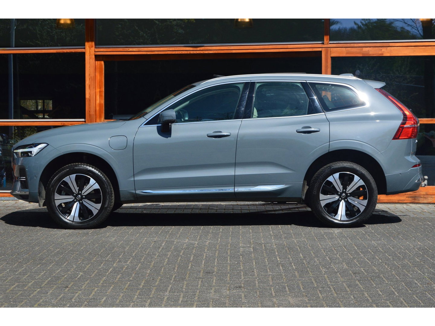 Volvo XC60 T6 Hybride AWD Ultimate Bright LONG RANGE | Luchtvering | Massage | Head-Up Display | Stoelventilatie | Panoramadak |
