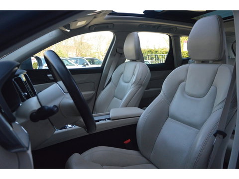 Volvo XC60 T6 Hybride AWD Ultimate Bright LONG RANGE | Luchtvering | Massage | Head-Up Display | Stoelventilatie | Panoramadak |