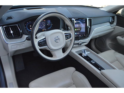Volvo XC60 T6 Hybride AWD Ultimate Bright LONG RANGE | Luchtvering | Massage | Head-Up Display | Stoelventilatie | Panoramadak |