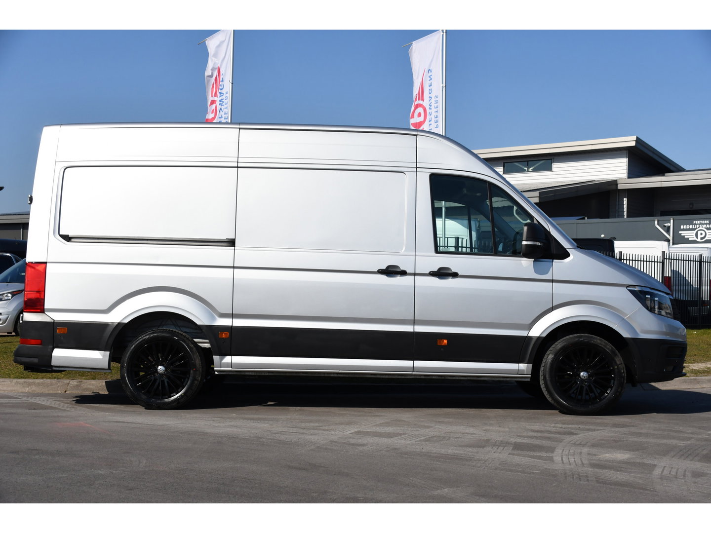 Volkswagen Crafter 35 2.0 TDI L3H3 Highline Camera, Cruise, Carplay, 177PK, Automaat, 2 x Schuifdeur, Leder, Stoelverwarming, UNIEK!