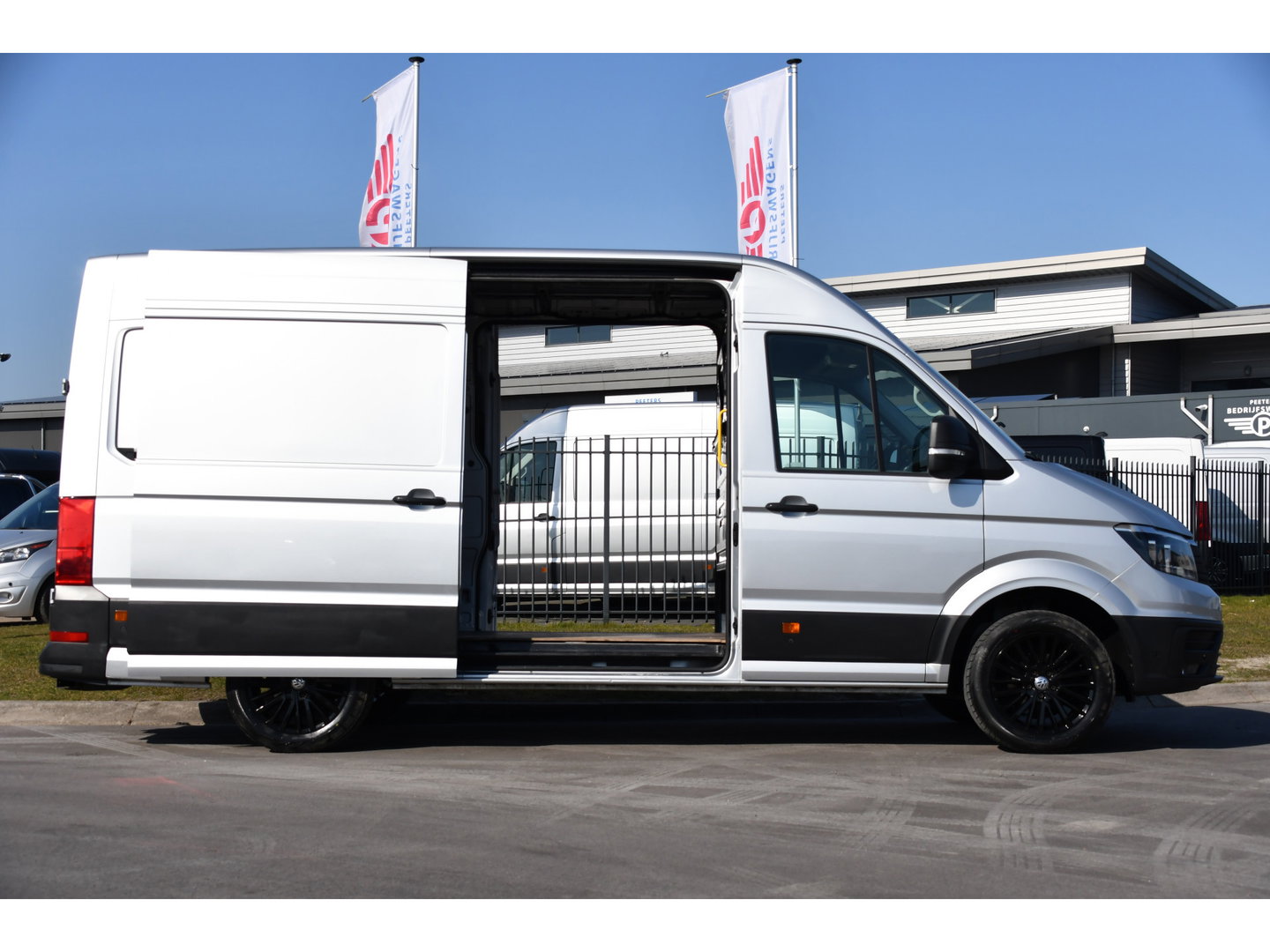 Volkswagen Crafter 35 2.0 TDI L3H3 Highline Camera, Cruise, Carplay, 177PK, Automaat, 2 x Schuifdeur, Leder, Stoelverwarming, UNIEK!