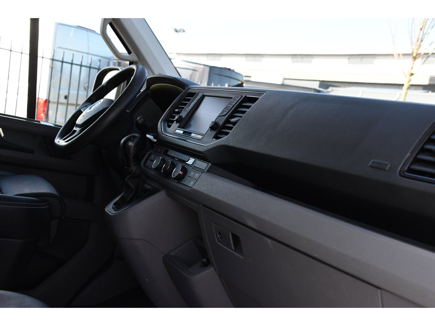 Volkswagen Crafter 35 2.0 TDI L3H3 Highline Camera, Cruise, Carplay, 177PK, Automaat, 2 x Schuifdeur, Leder, Stoelverwarming, UNIEK!