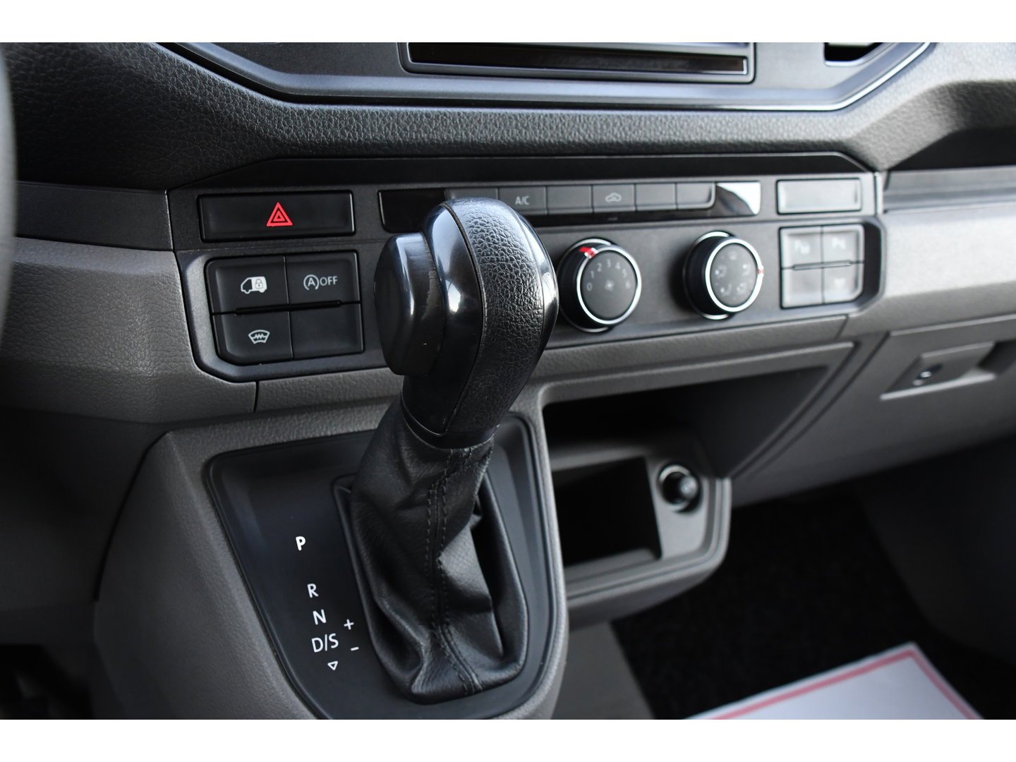 Volkswagen Crafter 35 2.0 TDI L3H3 Highline Camera, Cruise, Carplay, 177PK, Automaat, 2 x Schuifdeur, Leder, Stoelverwarming, UNIEK!