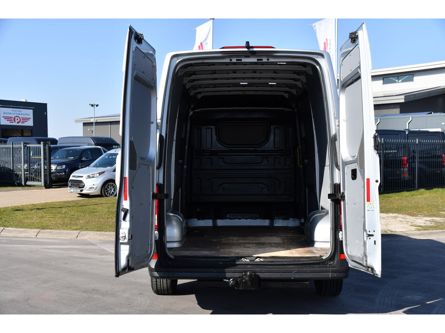 Volkswagen Crafter 35 2.0 TDI L3H3 Highline Camera, Cruise, Carplay, 177PK, Automaat, 2 x Schuifdeur, Leder, Stoelverwarming, UNIEK!